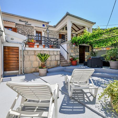 Holiday Home Skevini Dvori Starigrad Paklenica Bagian luar foto
