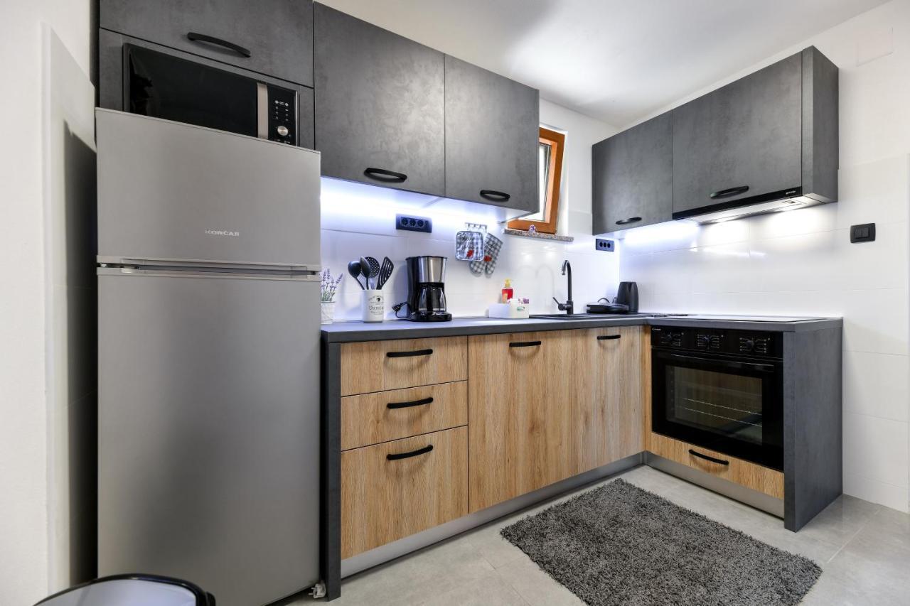 Holiday Home Skevini Dvori Starigrad Paklenica Bagian luar foto