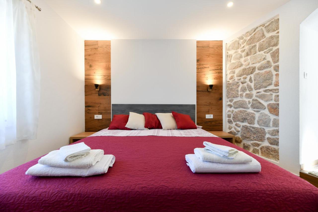 Holiday Home Skevini Dvori Starigrad Paklenica Bagian luar foto