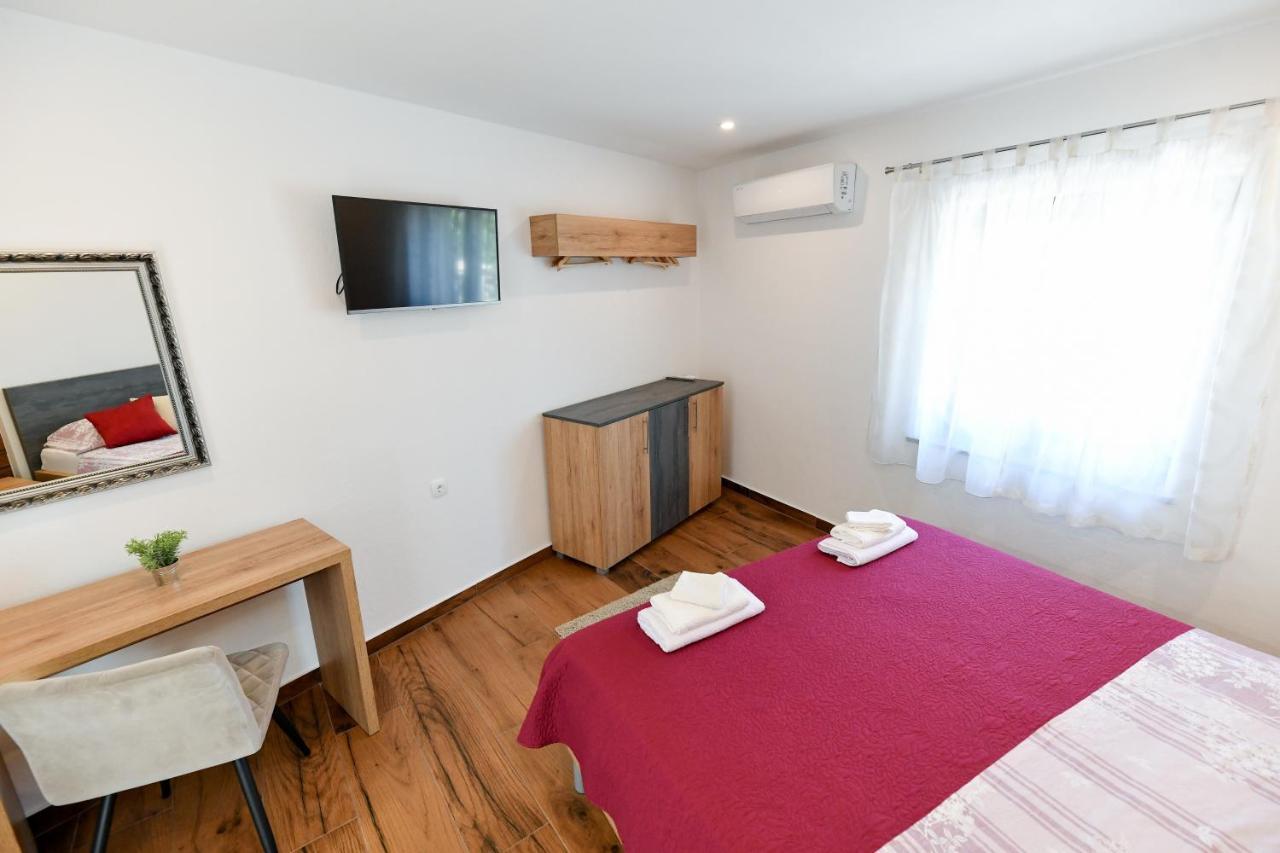 Holiday Home Skevini Dvori Starigrad Paklenica Bagian luar foto