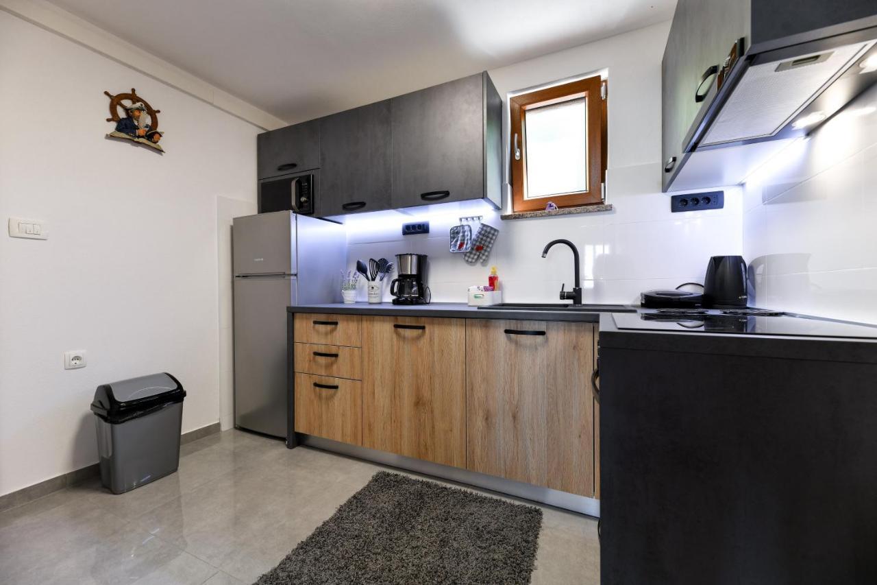 Holiday Home Skevini Dvori Starigrad Paklenica Bagian luar foto