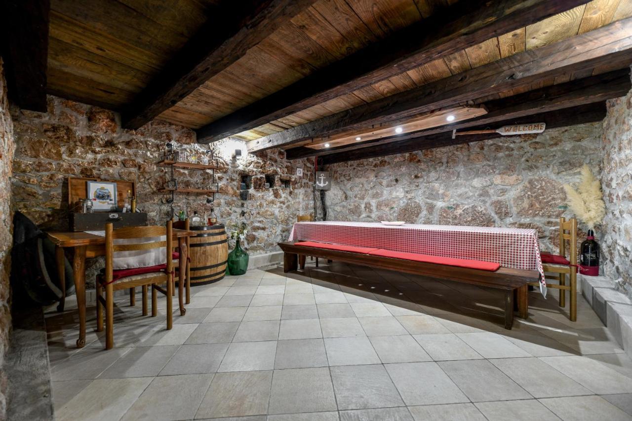 Holiday Home Skevini Dvori Starigrad Paklenica Bagian luar foto