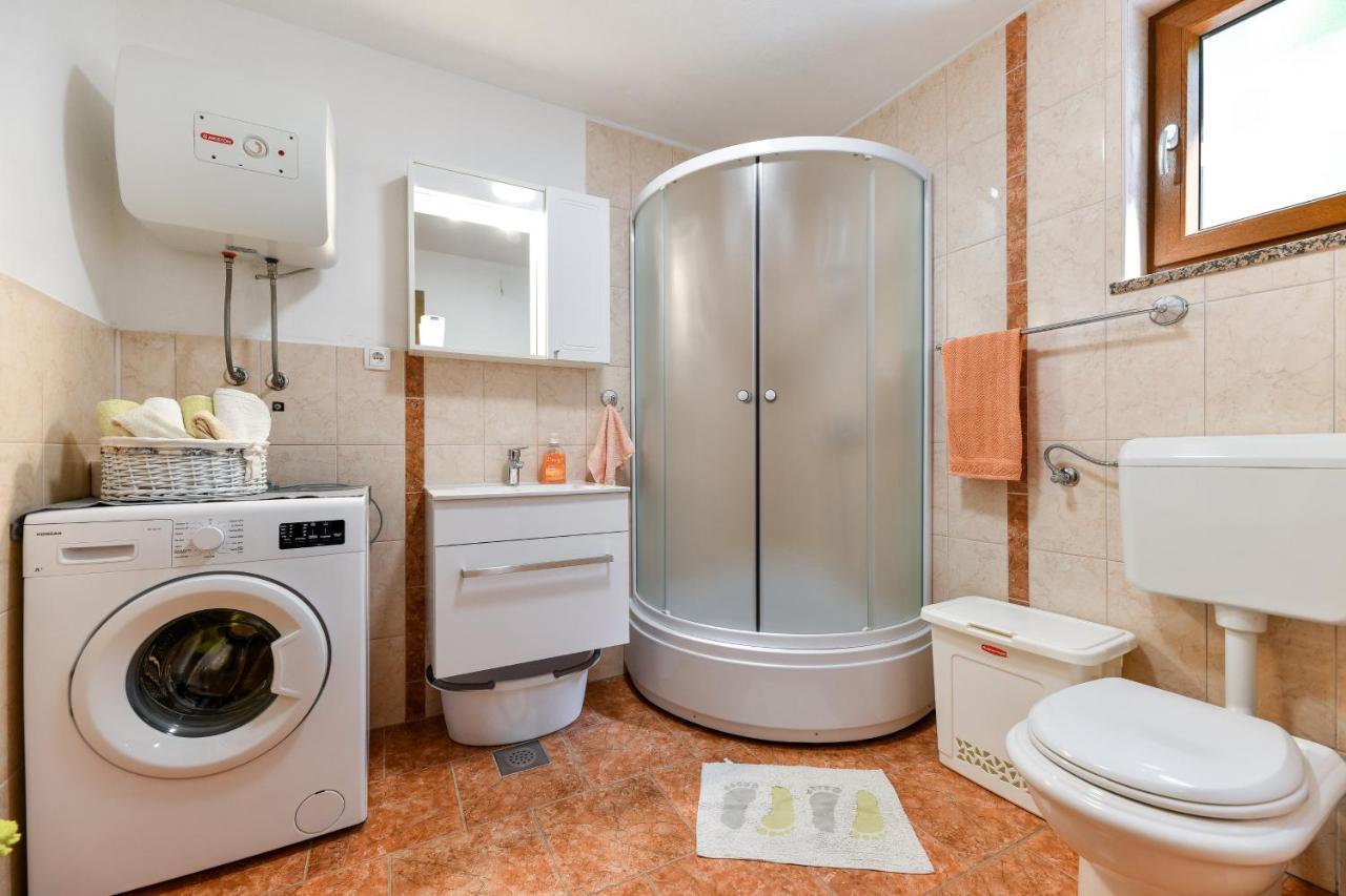 Holiday Home Skevini Dvori Starigrad Paklenica Bagian luar foto